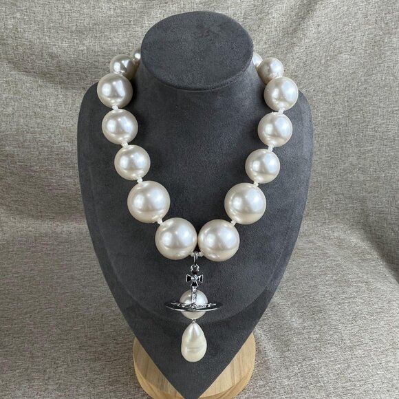 NEW Vivienne Westwood Giant Faux Pearl Necklace Silver - Picture 2 of 9